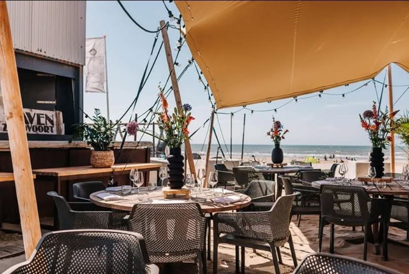 Vergaderen aan het strand in Zandvoort