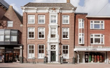 Vergaderen in een historische setting in een 17e-eeuws pand Vergaderen in een historische setting in een 17e-eeuws pand