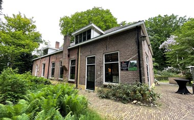 Origineel vergaderen in een klassiek Koetshuis, Werkstee of Brasserie op een landgoed op de Veluwe Origineel vergaderen in een klassiek Koetshuis, Werkstee of Brasserie op een landgoed op de Veluwe