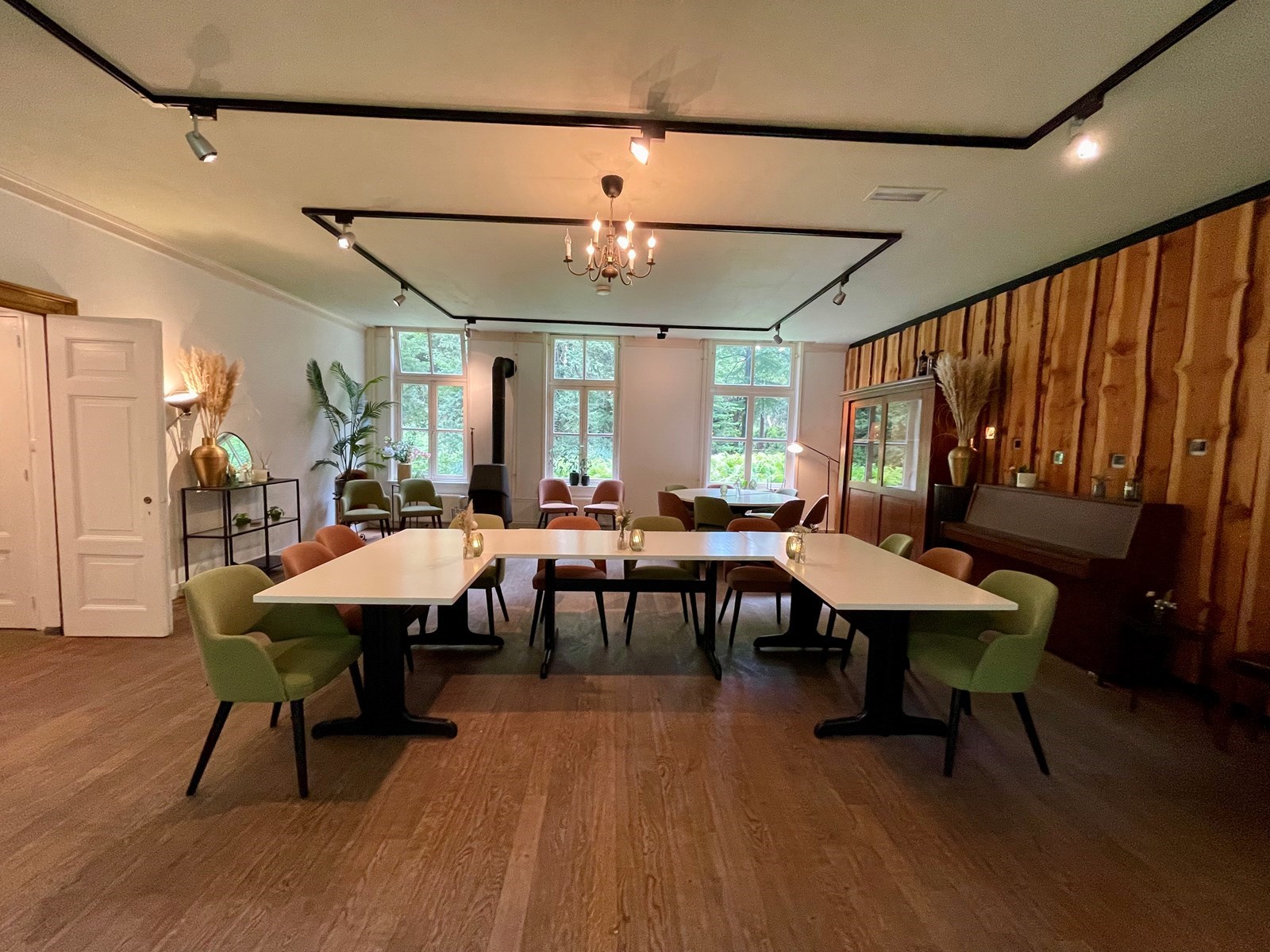 Origineel vergaderen in een klassiek Koetshuis, Werkstee of Brasserie op een landgoed op de Veluwe