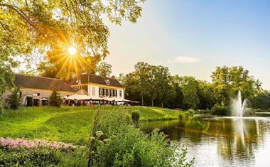 Origineel vergaderen in een statig herenhuis uit de 19e eeuw op een landgoed Origineel vergaderen in een statig herenhuis uit de 19e eeuw op een landgoed
