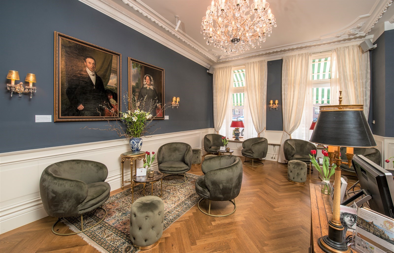 Origineel vergaderen in een barokke Regentenkamer in Leiden