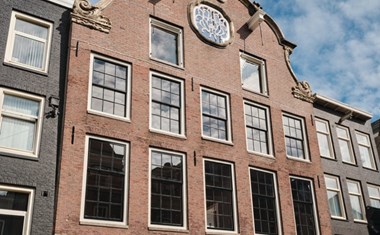 Vergaderen in een voormalig koetshuis in het centrum van Amsterdam Vergaderen in een voormalig koetshuis in het centrum van Amsterdam