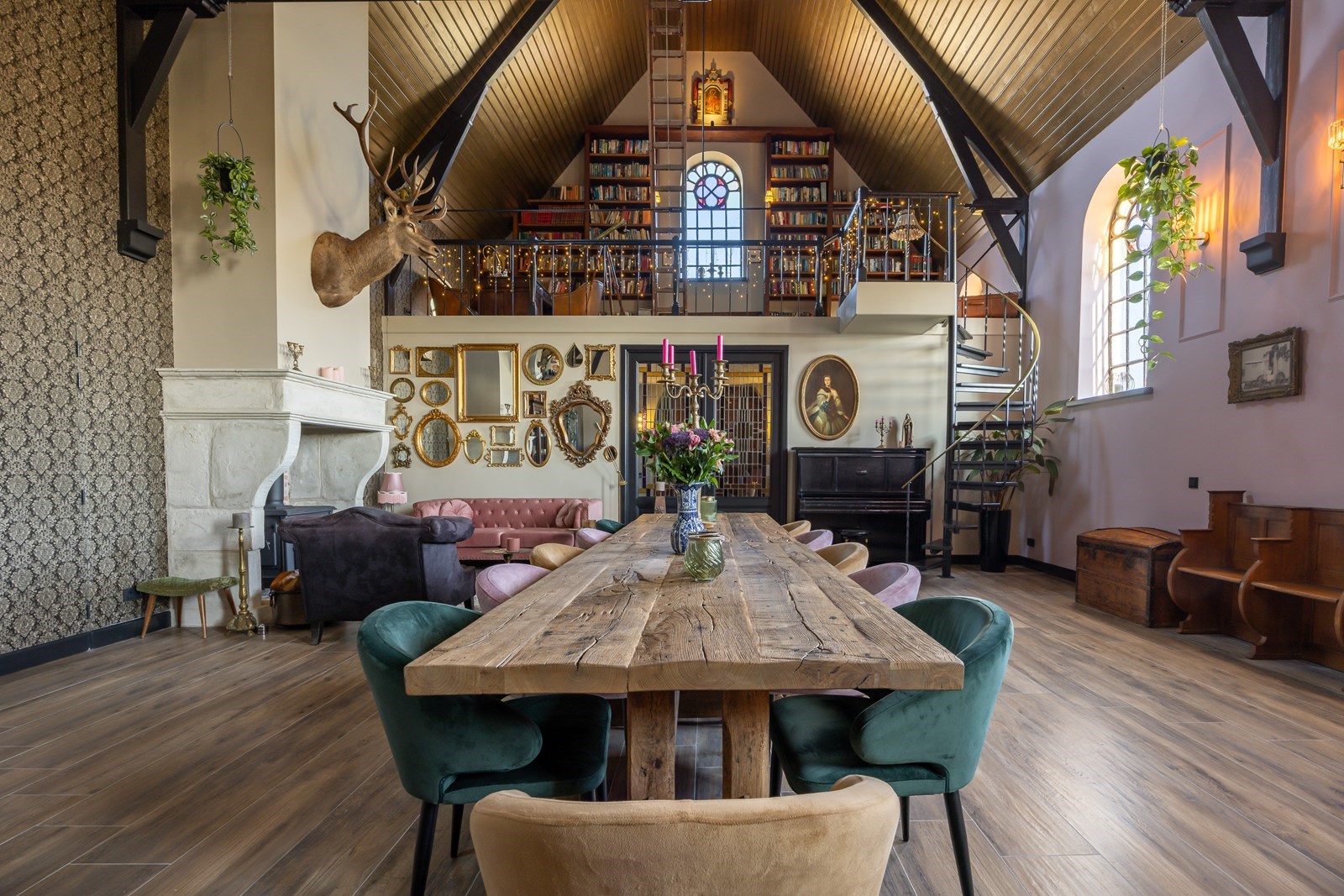 Origineel vergaderen in een Kerkje aan Zee