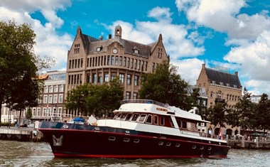 Origineel vergaderen op een voormalig Motor Torpedo Boat die tijdens de Tweede Wereldoorlog dienstdeed bij de Engelse marine Origineel vergaderen op een voormalig Motor Torpedo Boat die tijdens de Tweede Wereldoorlog dienstdeed bij de Engelse marine