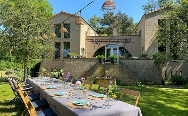 Origineel vergaderen in een mediterrane villa die grenst aan het bos Origineel vergaderen in een mediterrane villa die grenst aan het bos