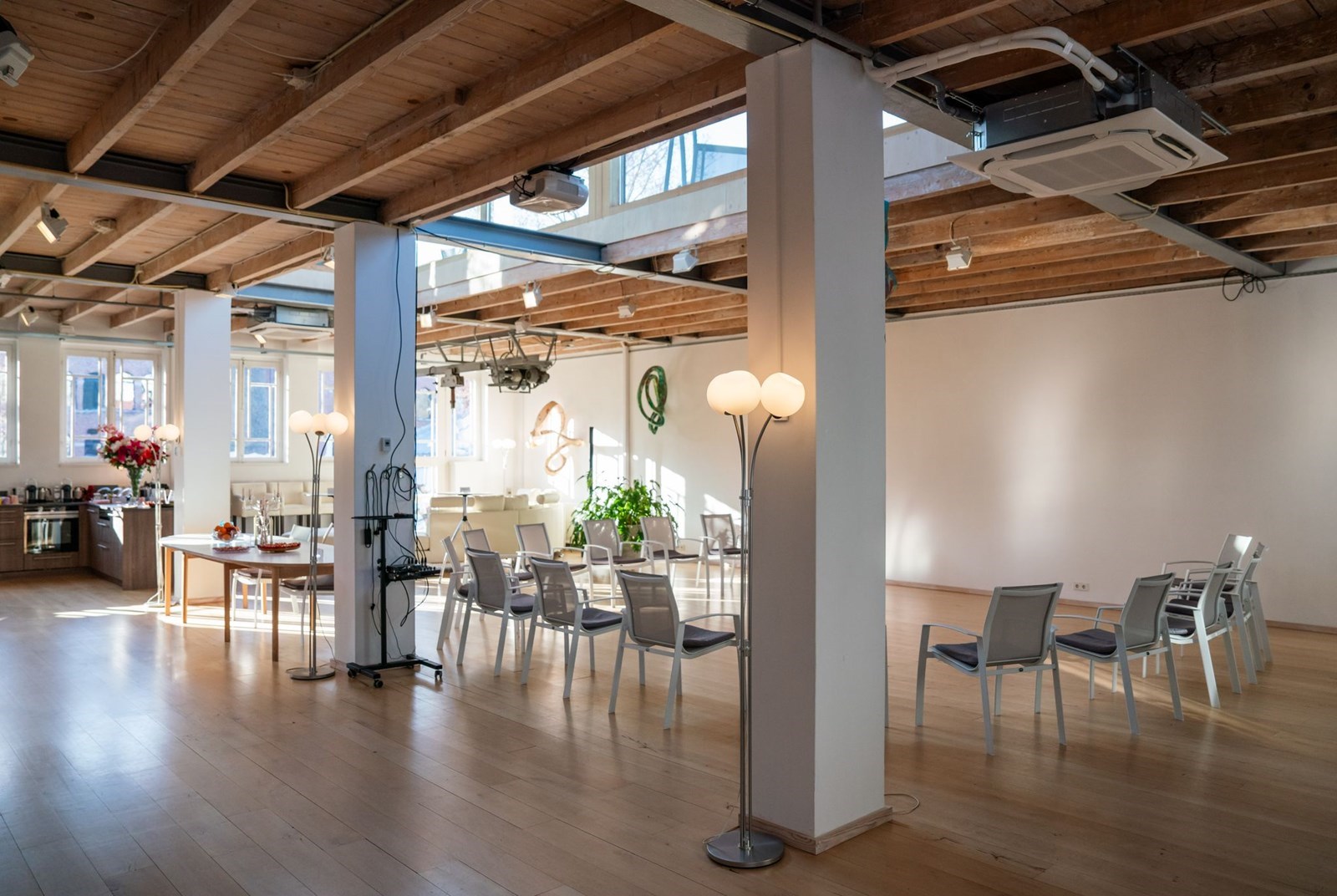 Origineel vergaderen in een voormalig kunstenaarsatelier in hartje Amsterdam