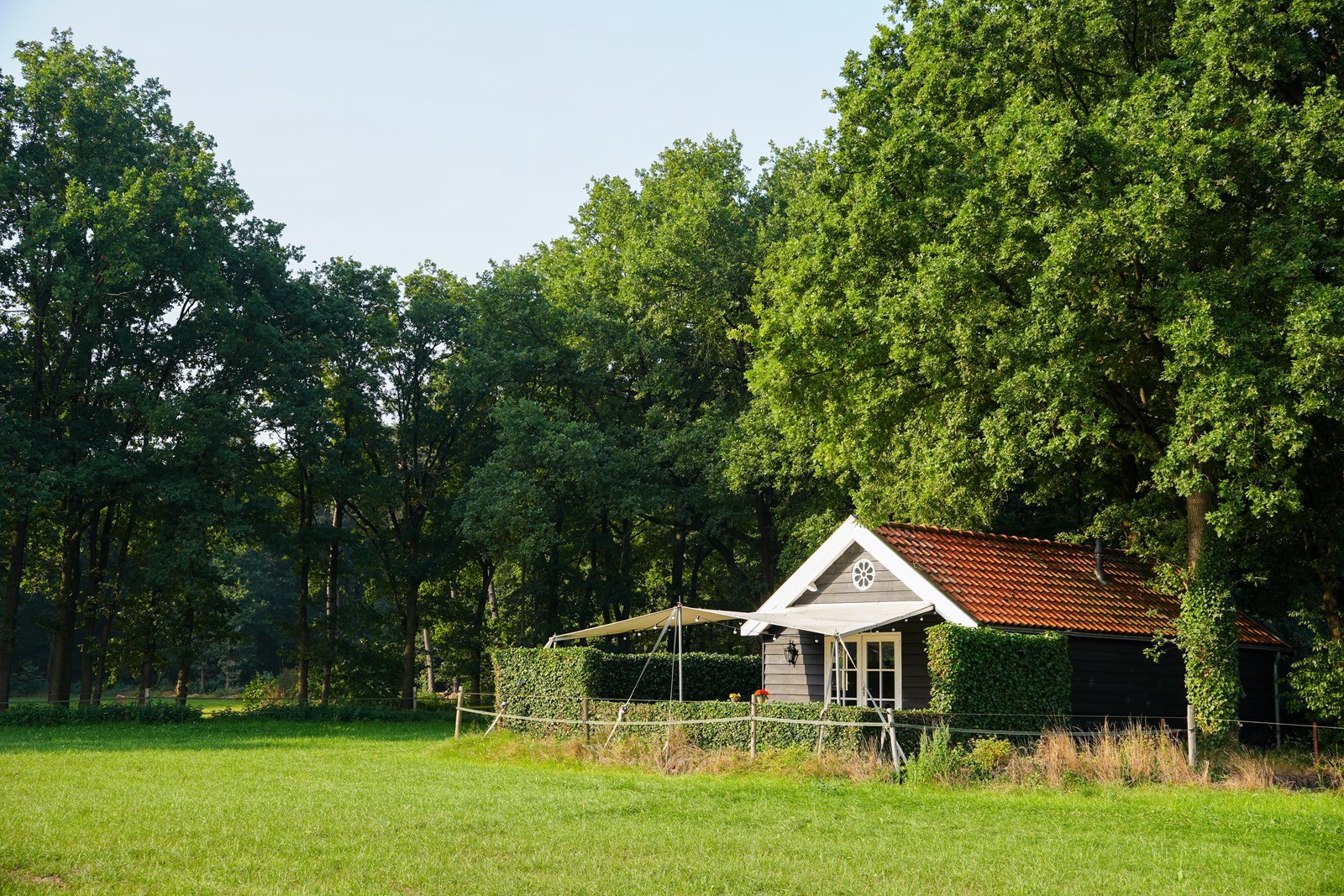 Origineel vergaderen op een authentieke boerderij aan de rand van bossen en vennen