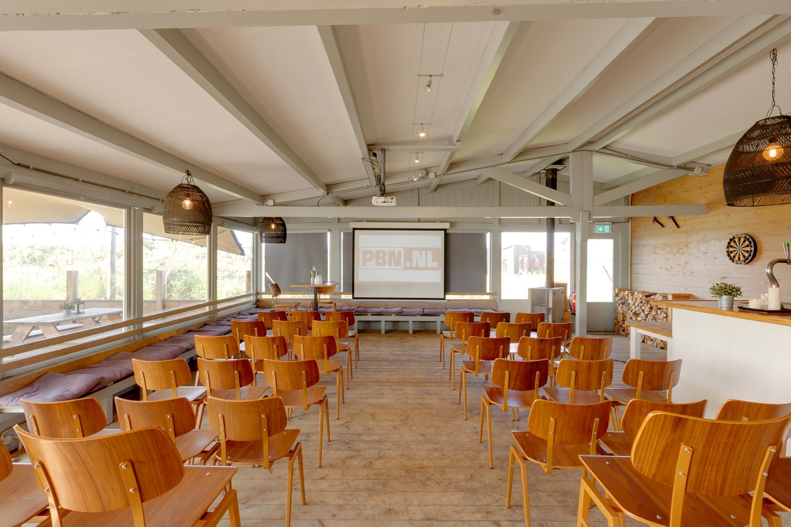 Origineel vergaderen in je eigen strandpaviljoen aan een privéstrand