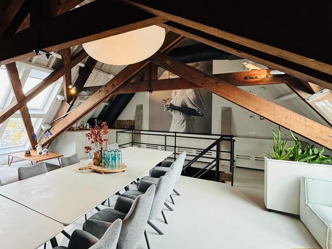 Vergaderen in een voormalige Watertoren met uitzicht tot aan Utrecht en Amsterdam