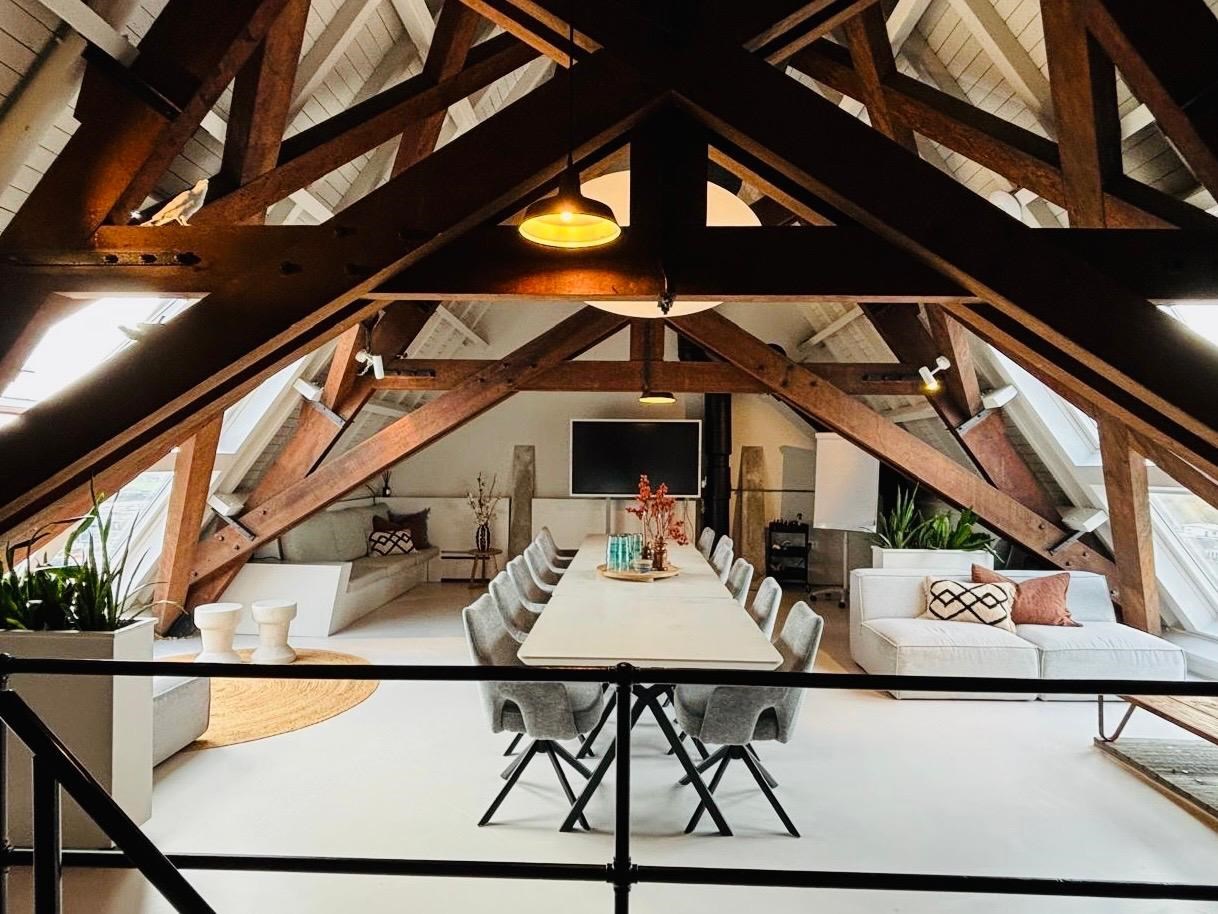 Vergaderen in een voormalige Watertoren met uitzicht tot aan Utrecht en Amsterdam