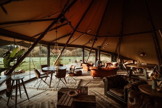 Vergaderen in een luxe Tipi op een prachtige plek in het bos
