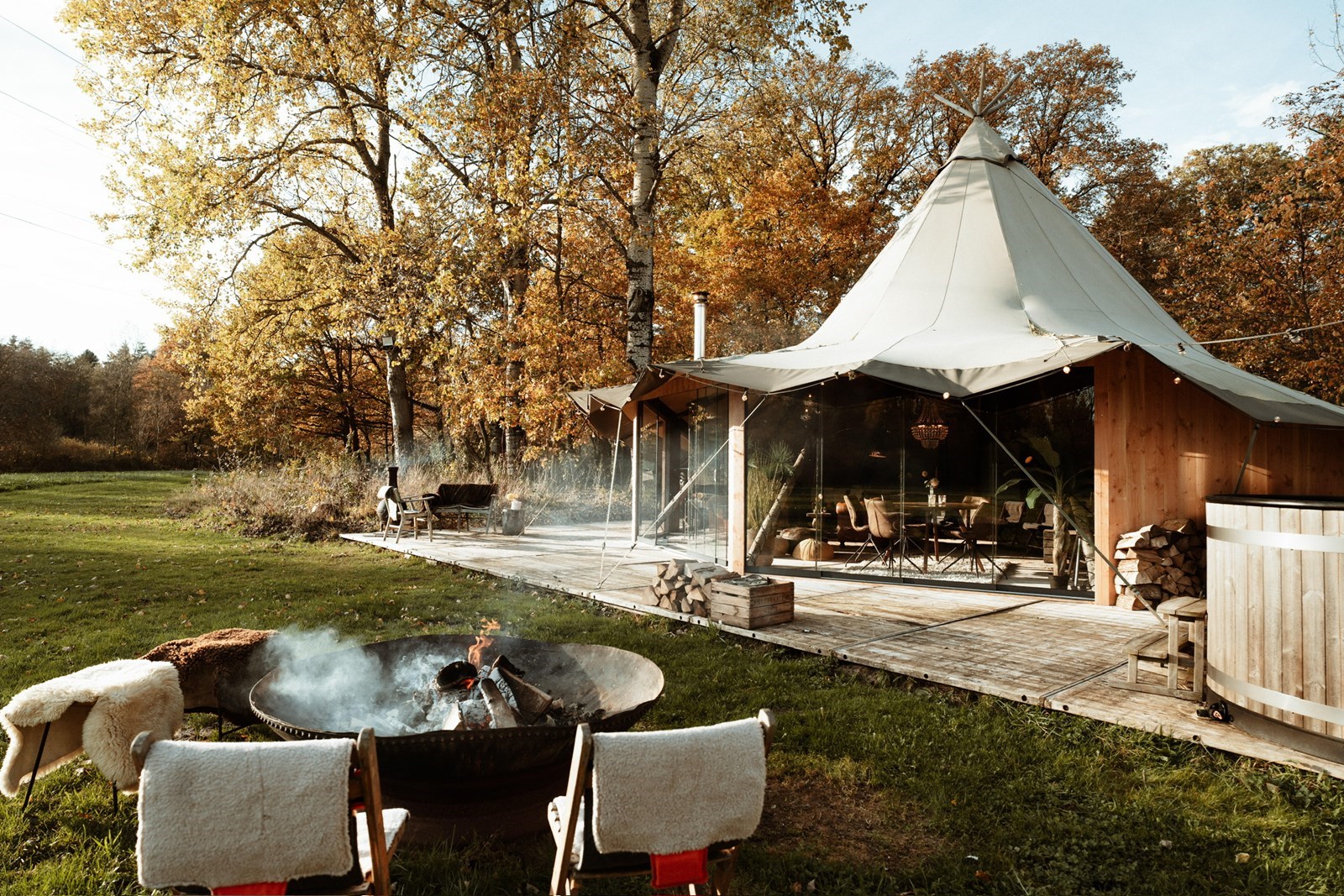 Vergaderen in een luxe Tipi op een prachtige plek in het bos