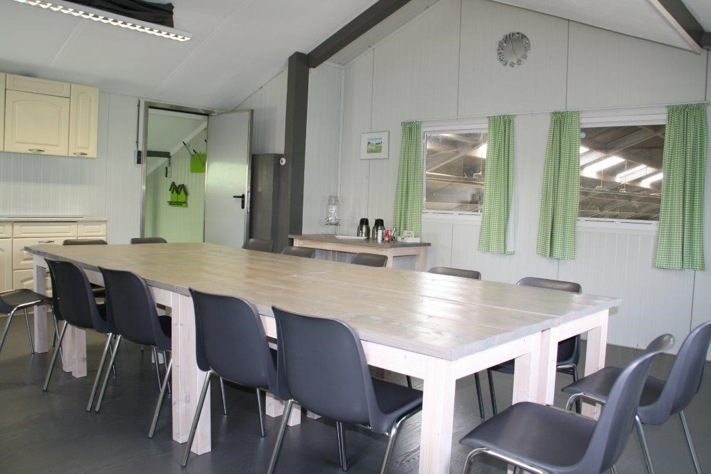 Origineel vergaderen met uitzicht op de koeien