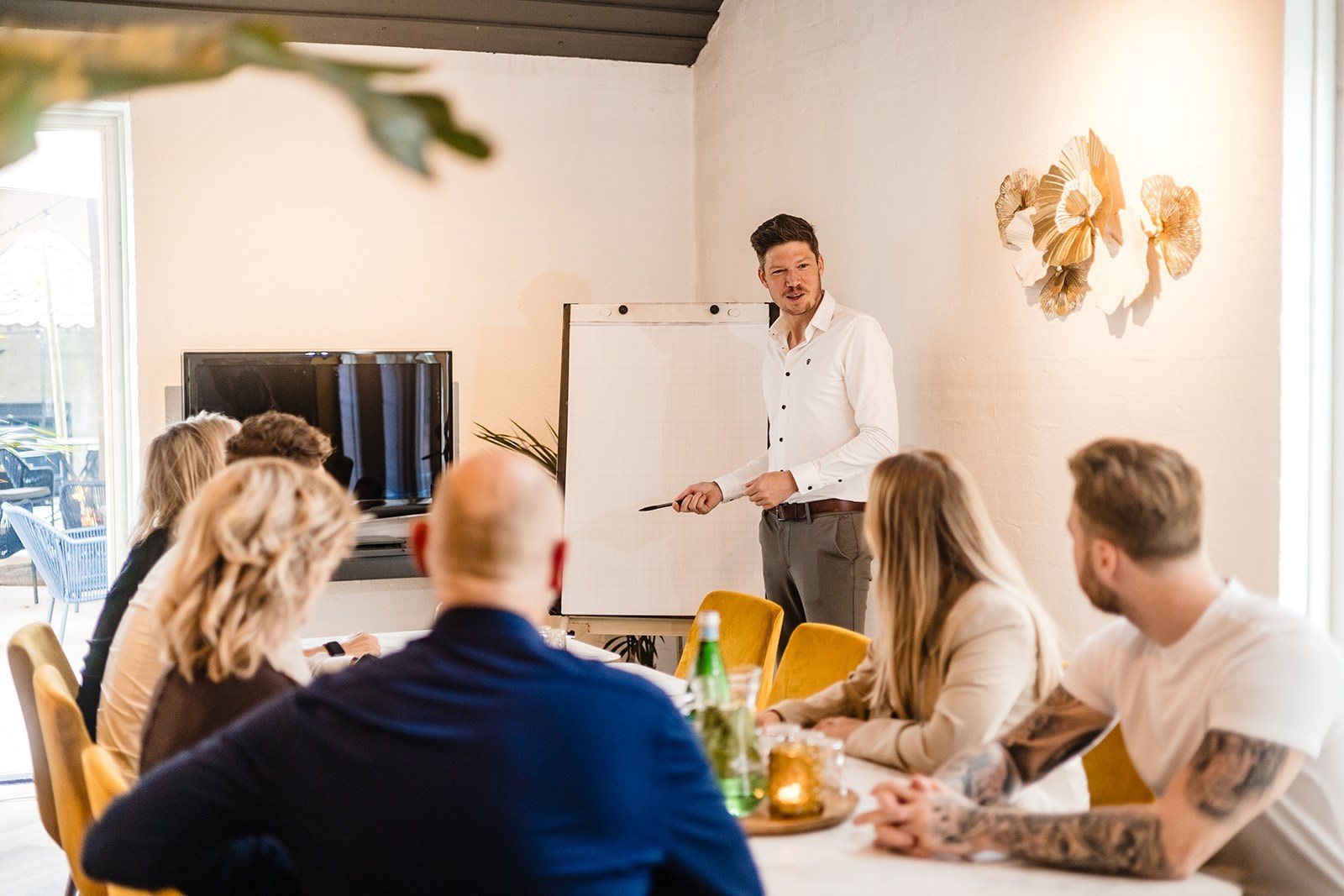 Vergaderen in een prachtige kas in het groen