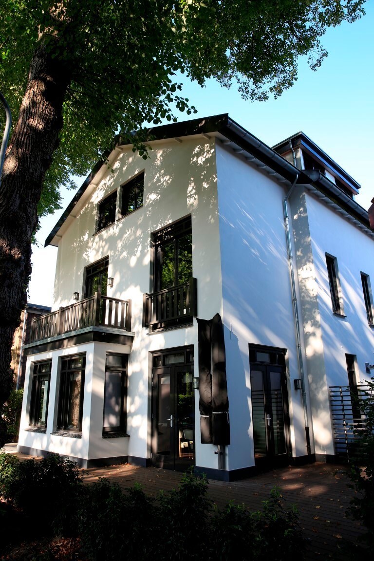 Vergadervilla aan een van de mooiste lanen van kunstenaarsdorp Bergen