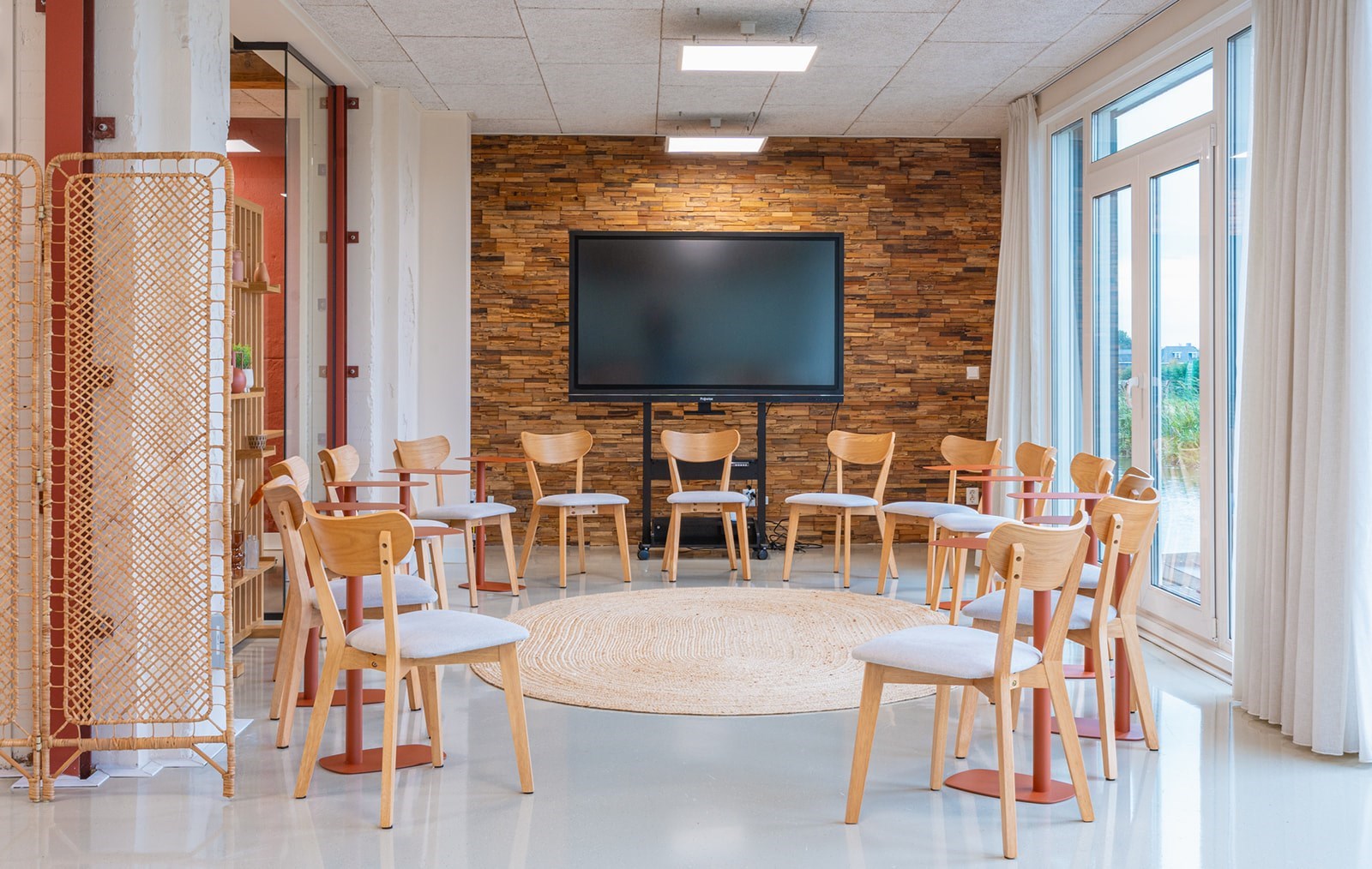 Vergaderen op een prachtige plek met uitzicht over het uitgestrekte achterland