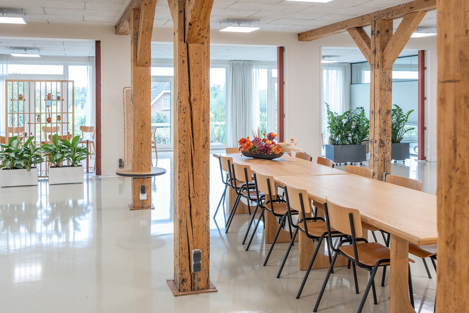 Vergaderen op een prachtige plek met uitzicht over het uitgestrekte achterland