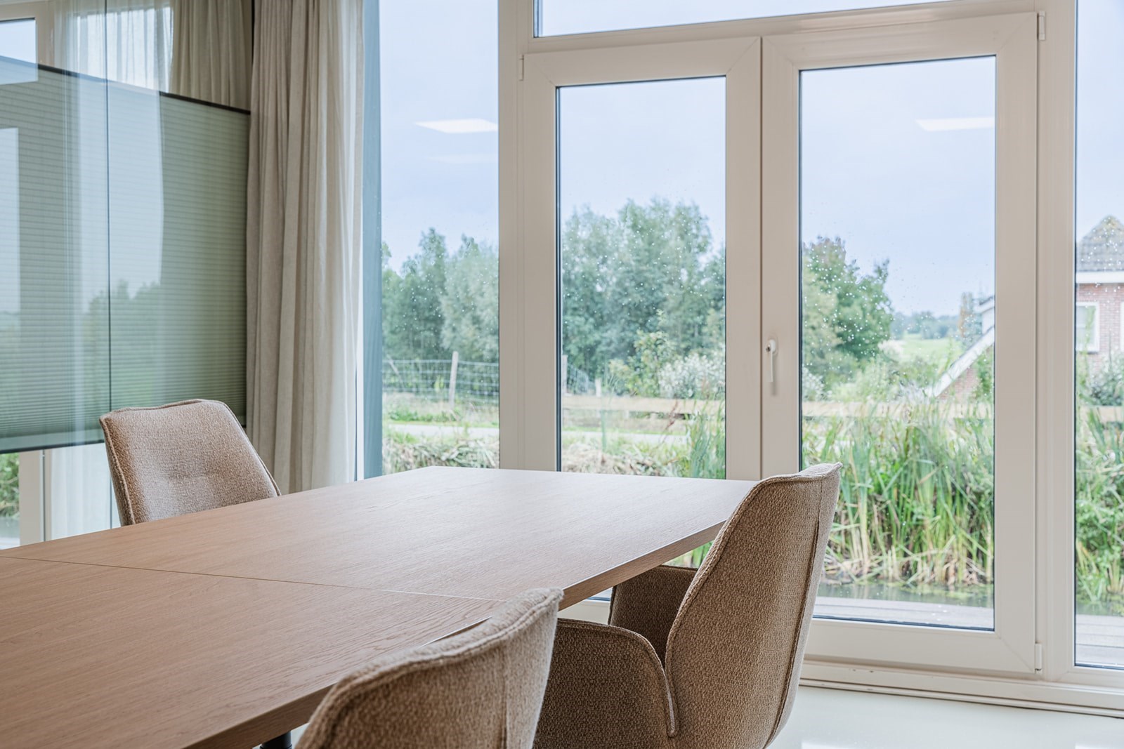 Vergaderen op een prachtige plek met uitzicht over het uitgestrekte achterland