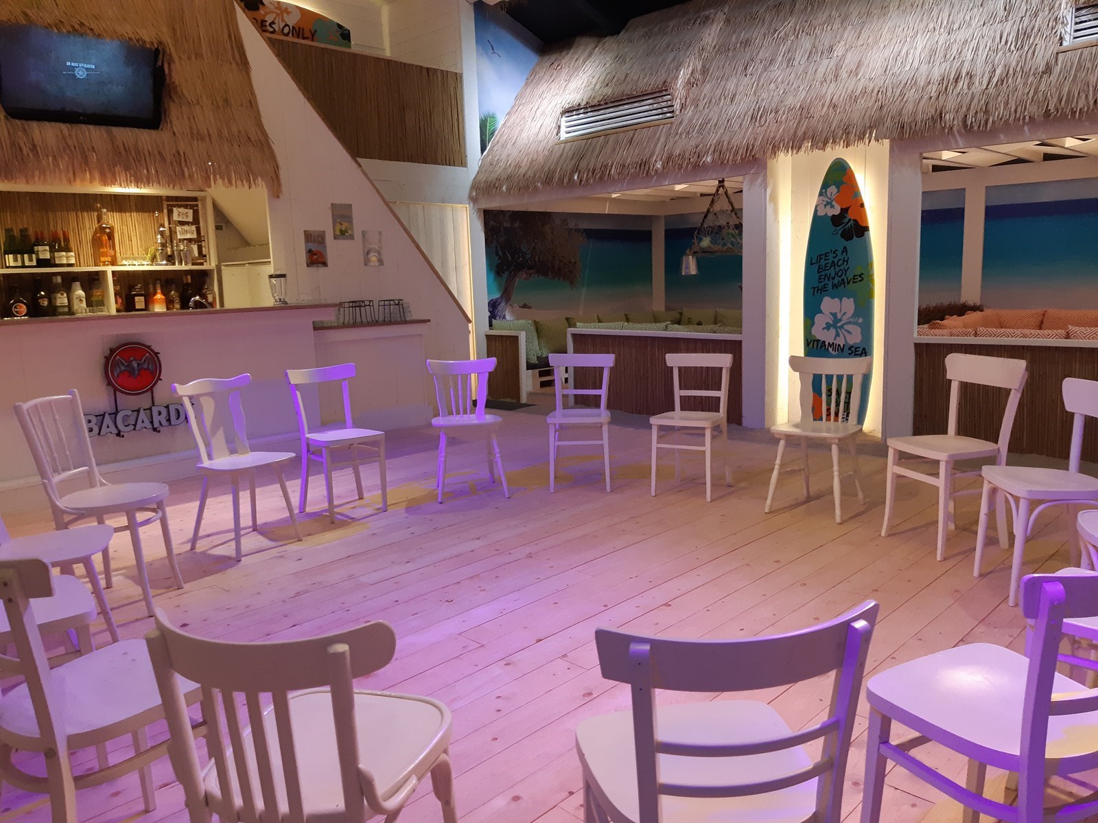 Vergaderen met je voeten in het zand op een heuse indoor beach