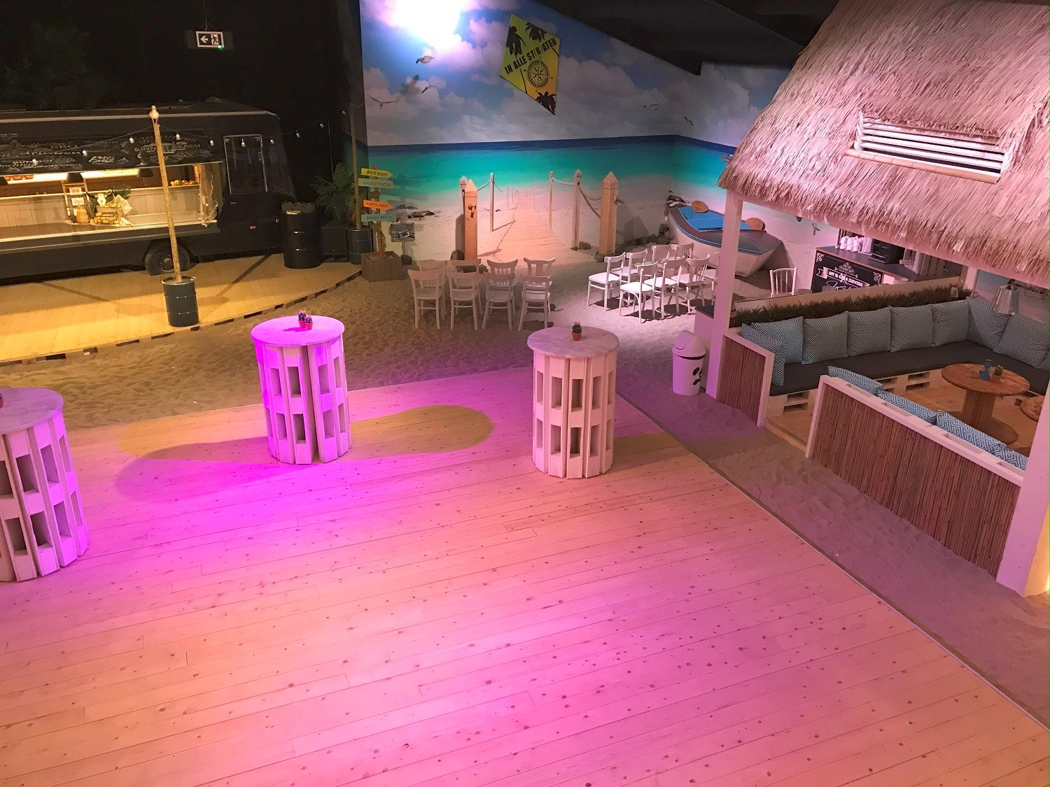 Vergaderen met je voeten in het zand op een heuse indoor beach