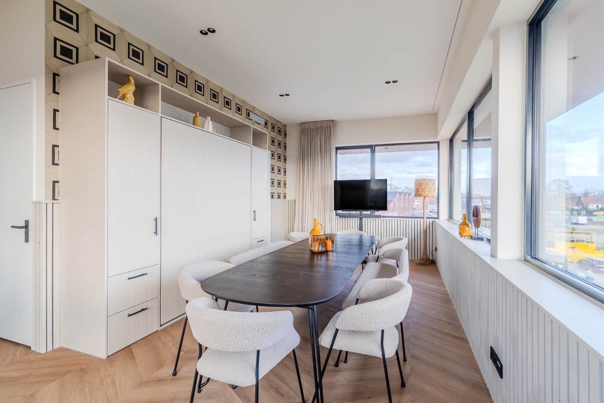 Vergaderen in een Seinhuis met uitzicht over de Wagenwerkplaats van Amersfoort