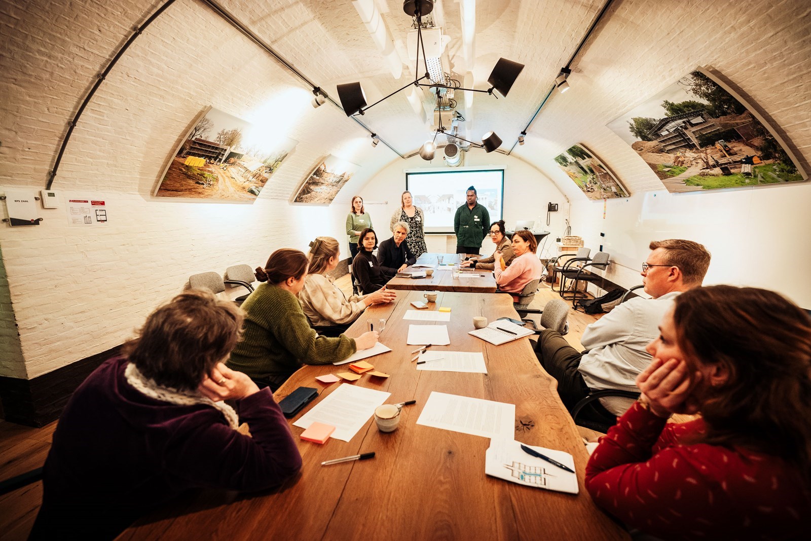Origineel vergaderen op een historisch forteiland