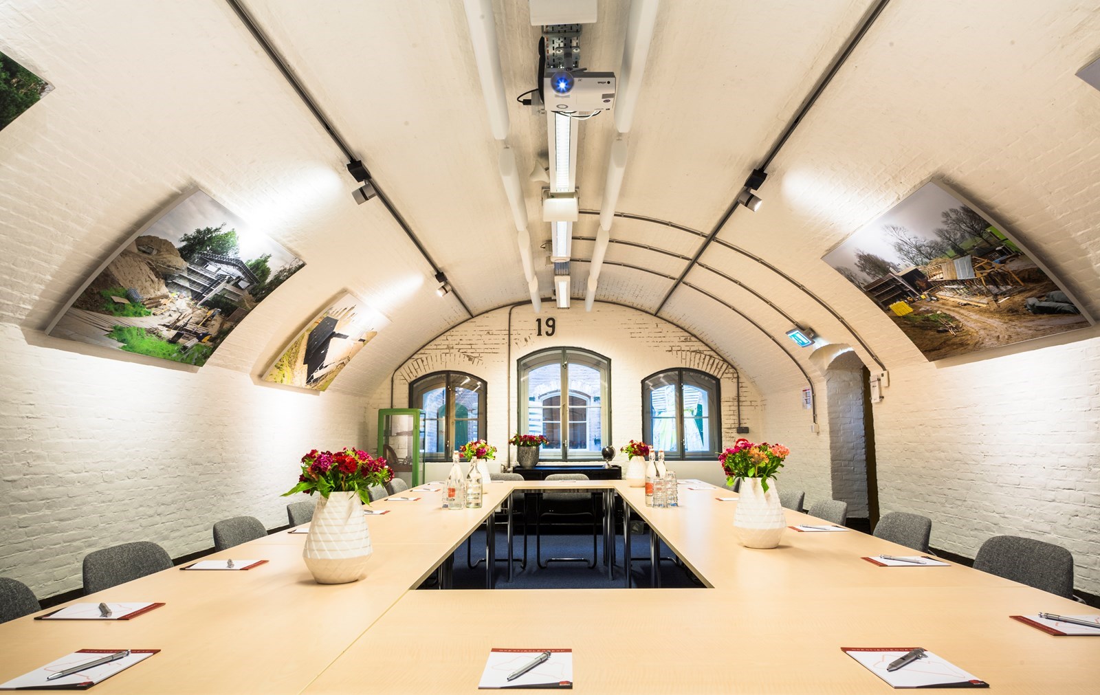 Origineel vergaderen op een historisch forteiland