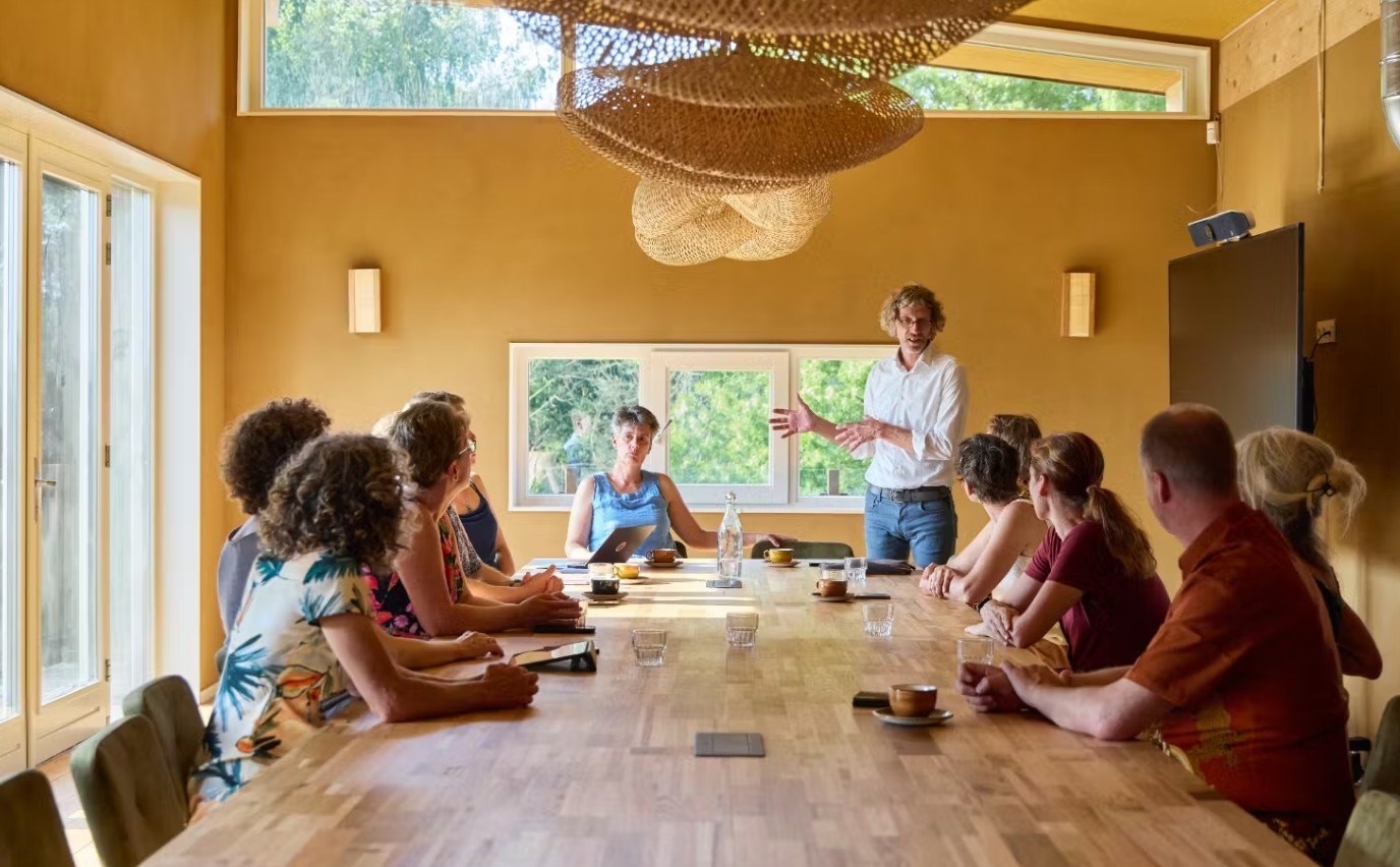 Vergaderen in een uniek biobased gebouw op een kleurrijke natuurplek vlakbij Utrecht