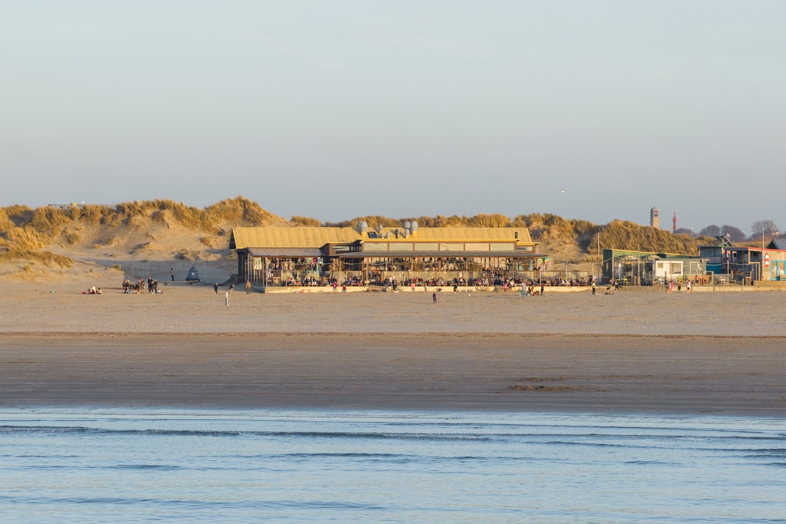 Vergaderen met vrij uitzicht op strand, zee en duinen op 30 minuten van Amsterdam