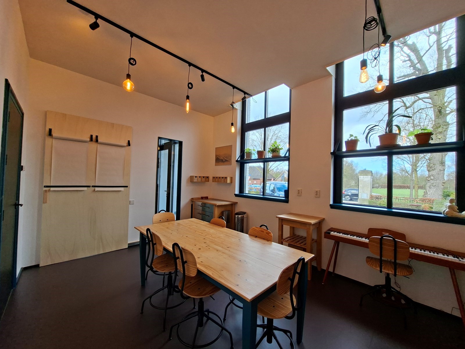 Vergaderen in een voormalige school uit 1902