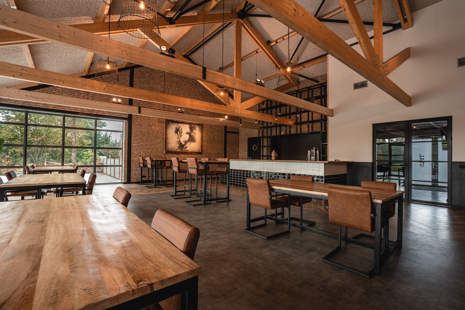 Vergaderen in een karakteristieke druivenkas, zaal met unieke auto-bar of een strandhuis met ontspannen beach vibe
