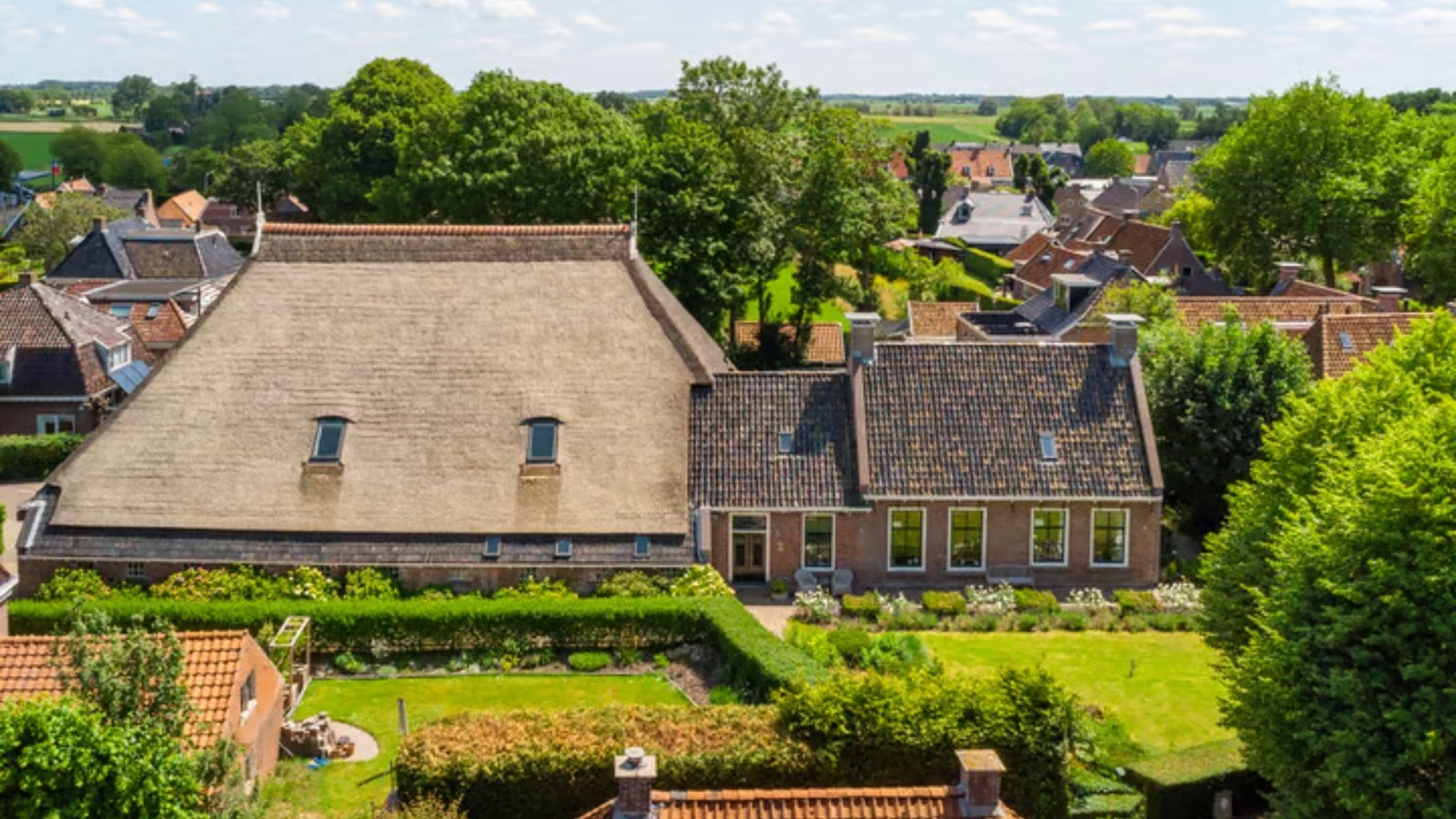 Vergaderen in een monumentale Friese Kop-hals-romp boerderij uit 1815