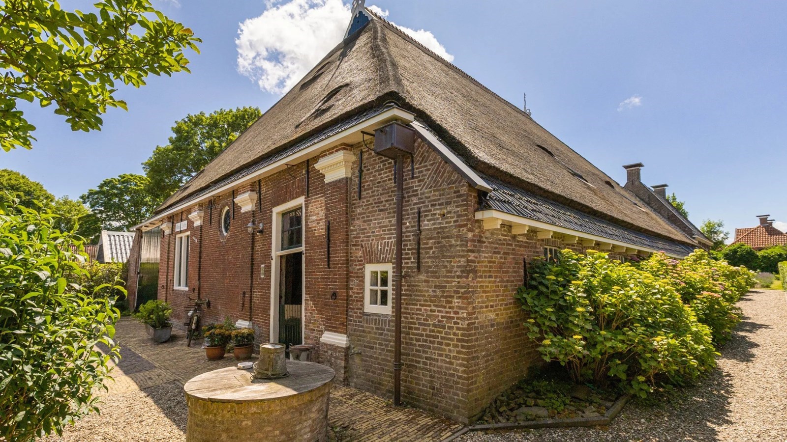 Vergaderen in een monumentale Friese Kop-hals-romp boerderij uit 1815