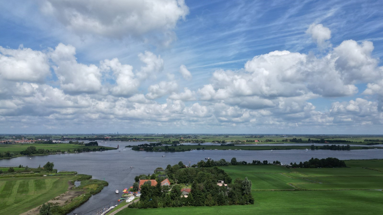 Vergaderen in een oude melkstal en hooiberg direct aan Nationaal Park De Alde Feanen