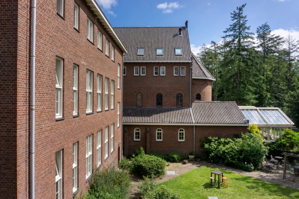 Voormalig Klooster in de natuur