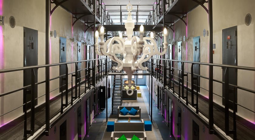 Origineel vergaderen in een voormalige gevangenis in Roermond