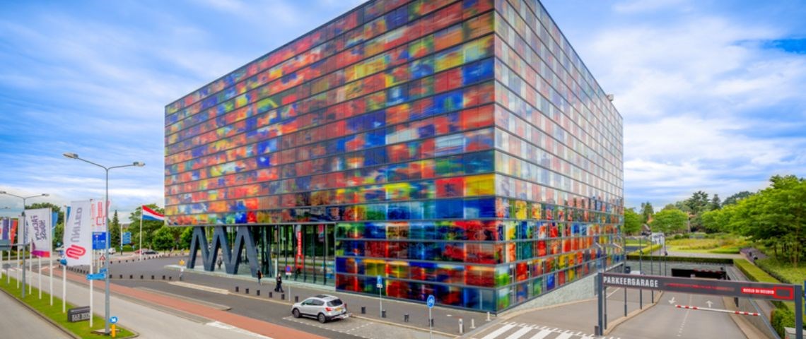 Vergaderen in een futuristische omgeving