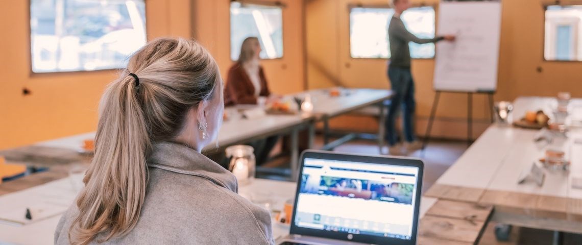 Hoe kies je een (té) gekke naam voor je vergaderruimte?