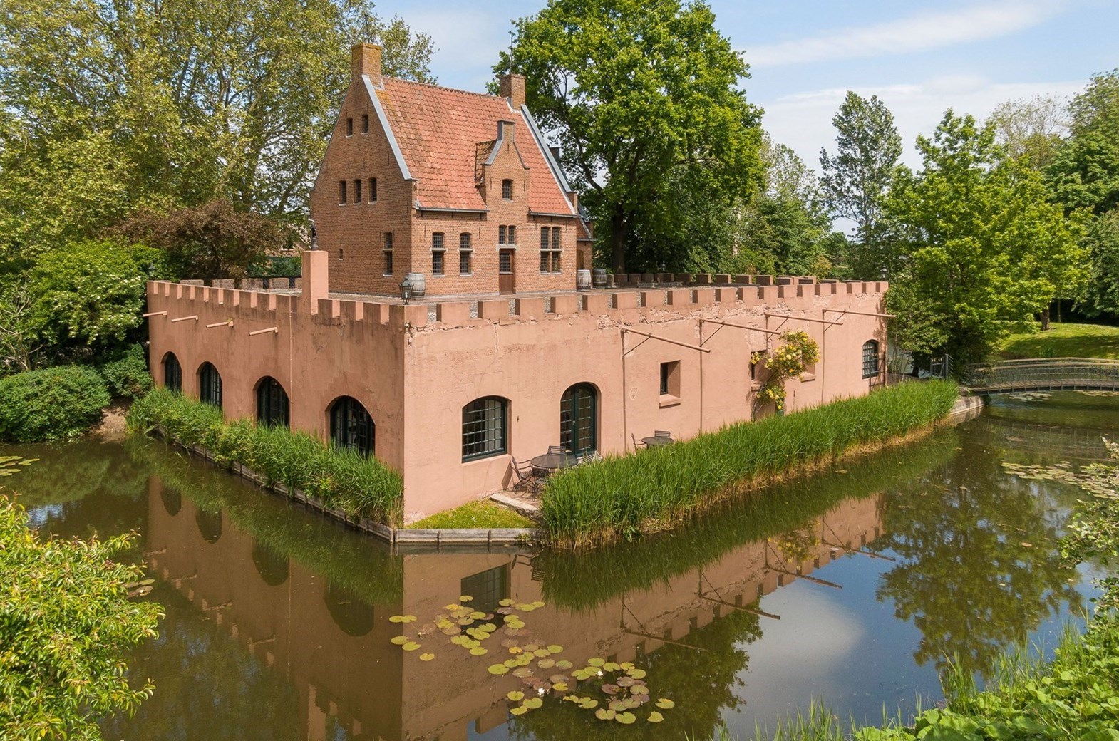 Kasteel, schip of zelfs in een boomhut: vergaderen op een bijzondere locatie is hot.