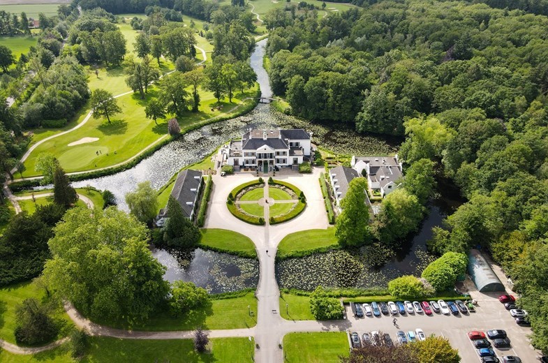 Vorstelijk vergaderen in een 17e-eeuwse kasteel in Gelderland