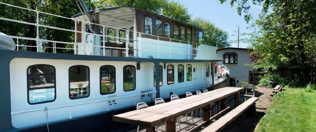 Vergaderen op een schip